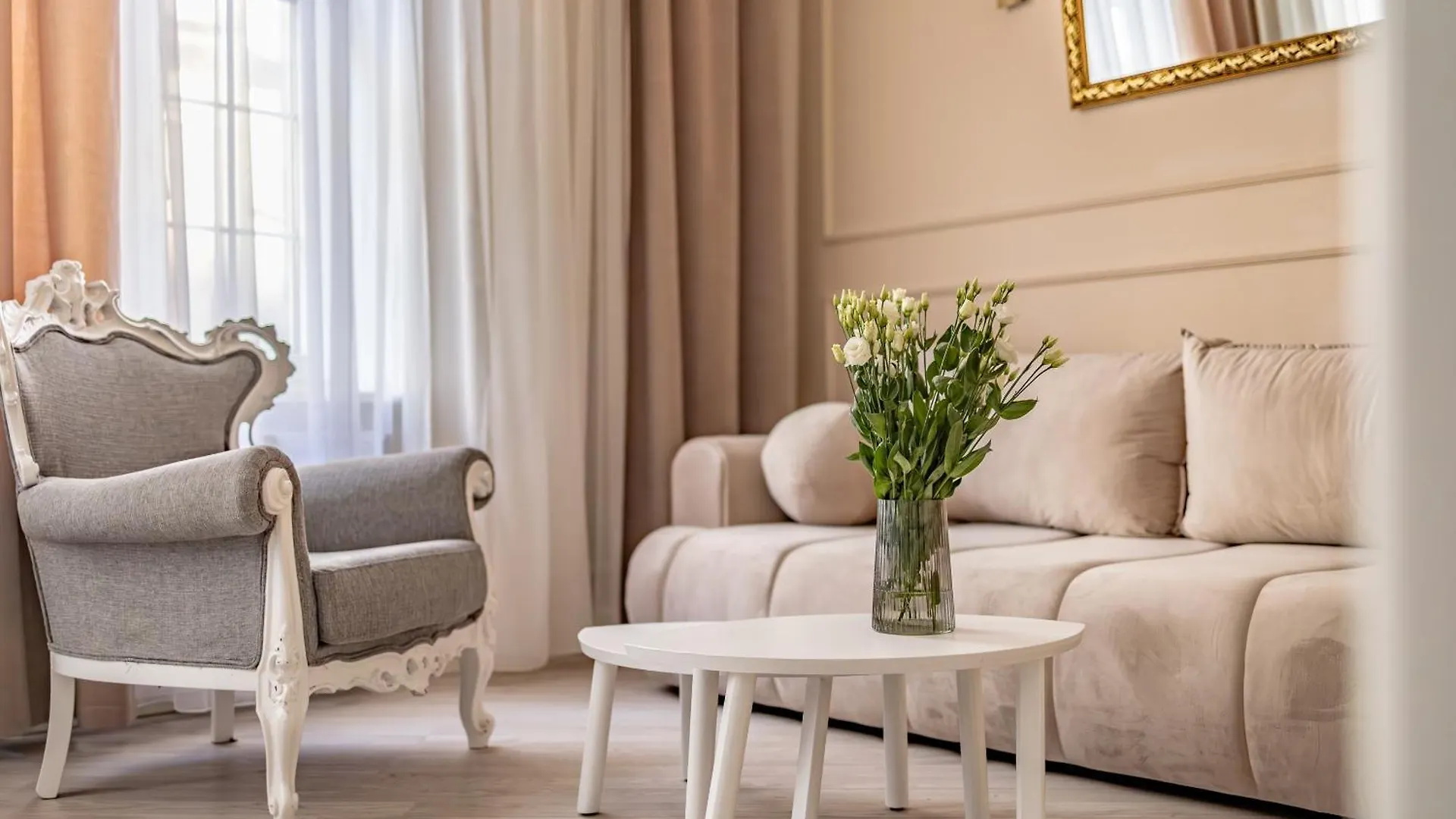Glow Apartments - Apartment Dubaj Glamour, Ulica Dluga Old Town Gdansk 0*,  Poland