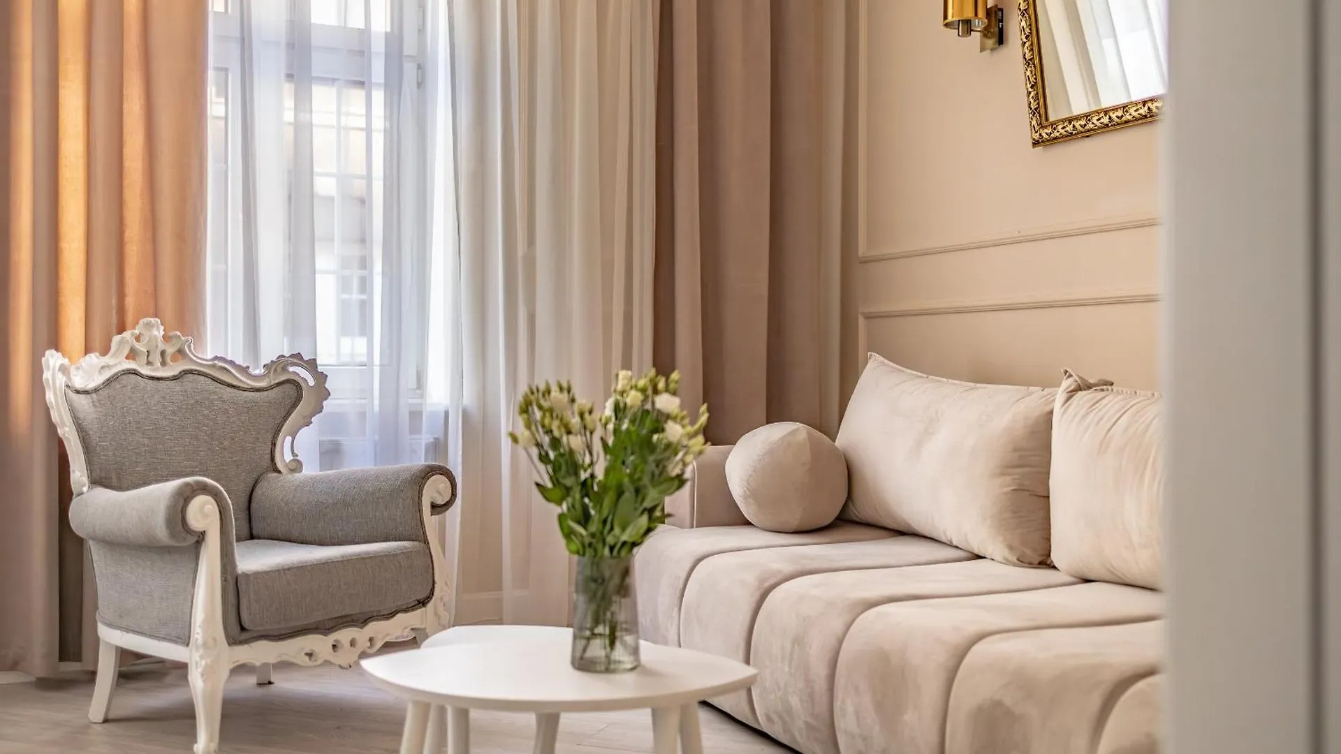 Glow Apartments - Apartment Dubaj Glamour, Ulica Dluga Old Town Gdansk